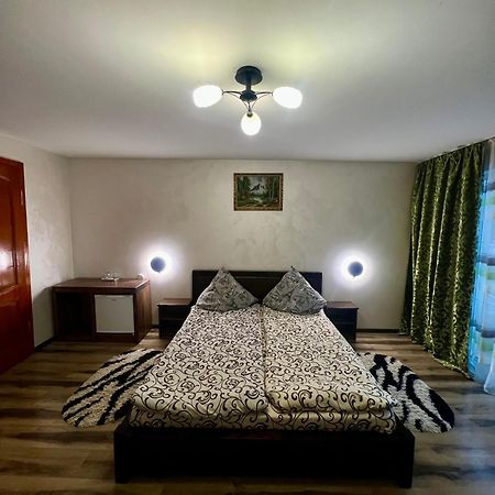 Arnica Hotel Yasinya Luaran gambar