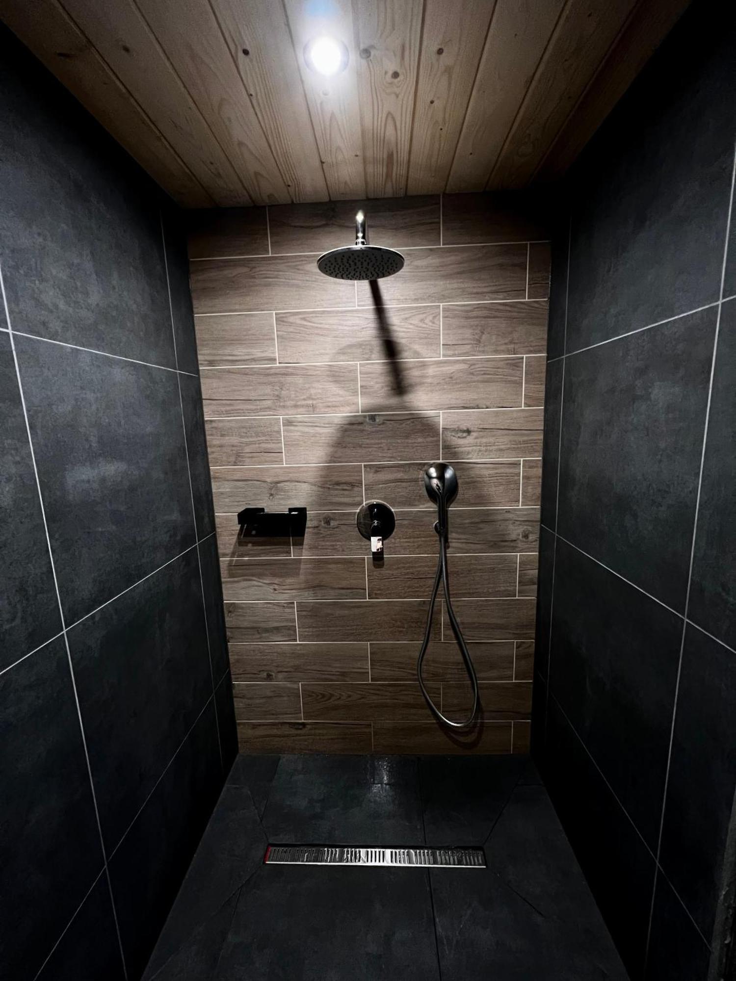 Arnica Hotel Yasinya Luaran gambar