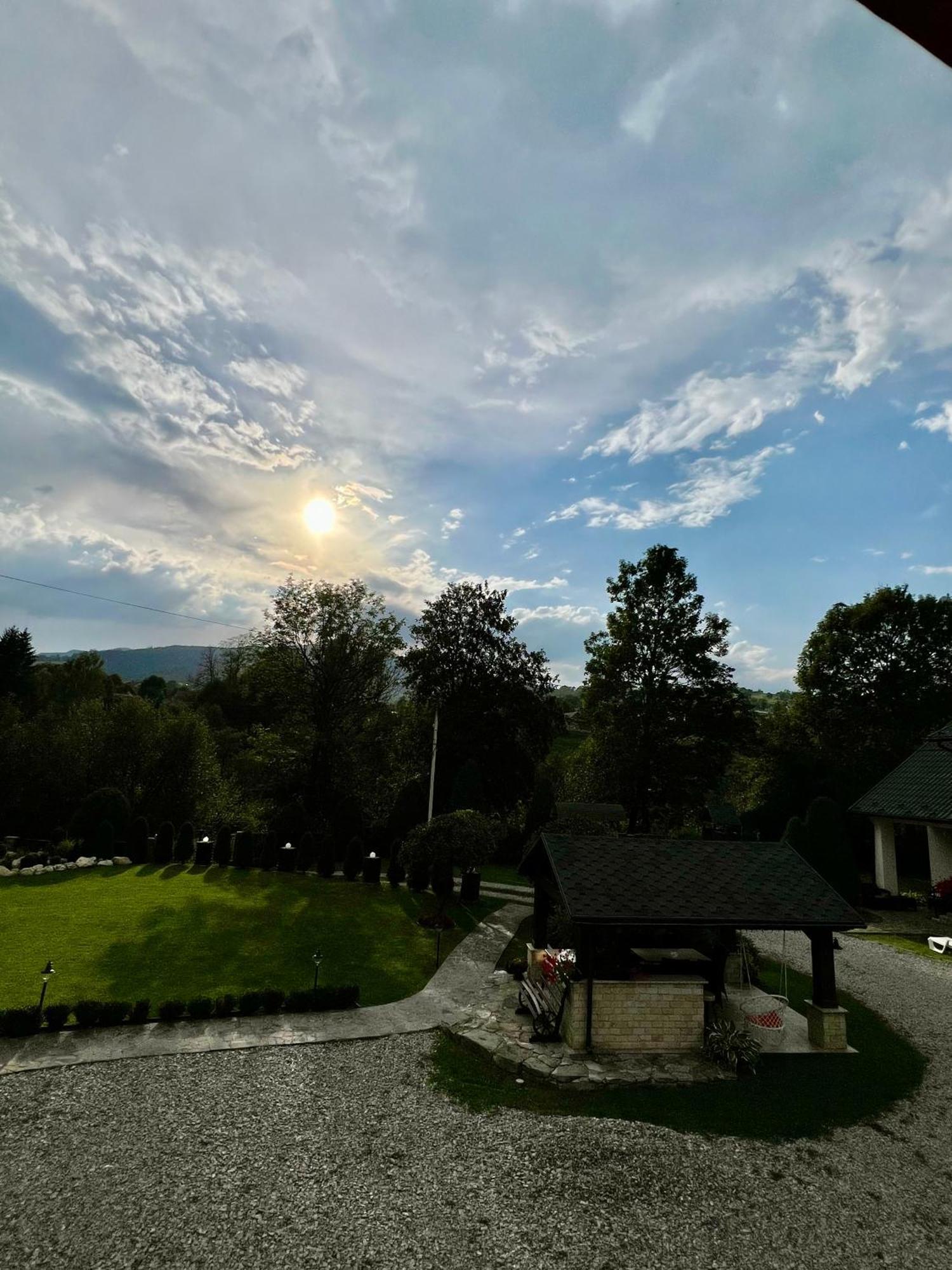 Arnica Hotel Yasinya Luaran gambar