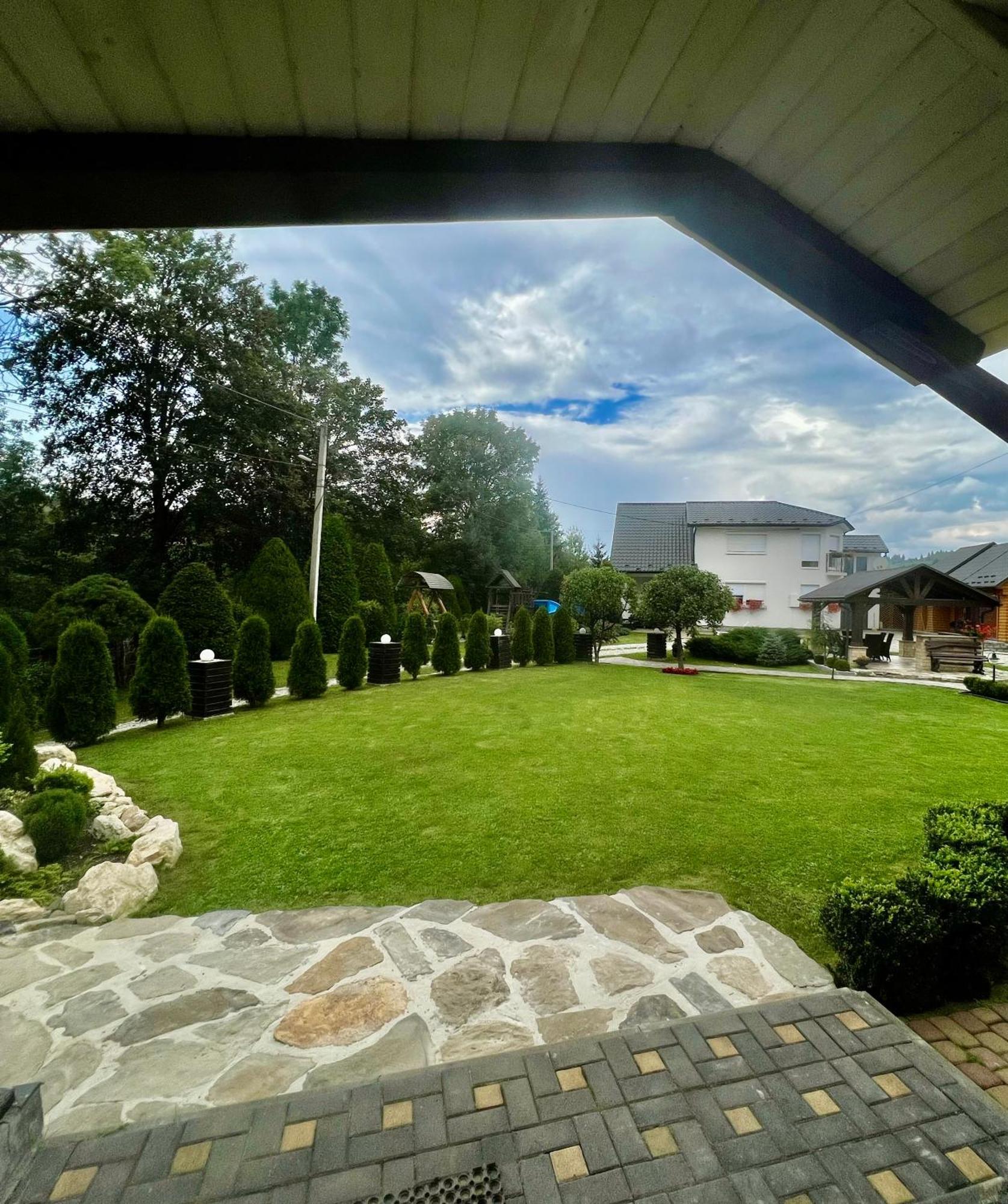 Arnica Hotel Yasinya Luaran gambar