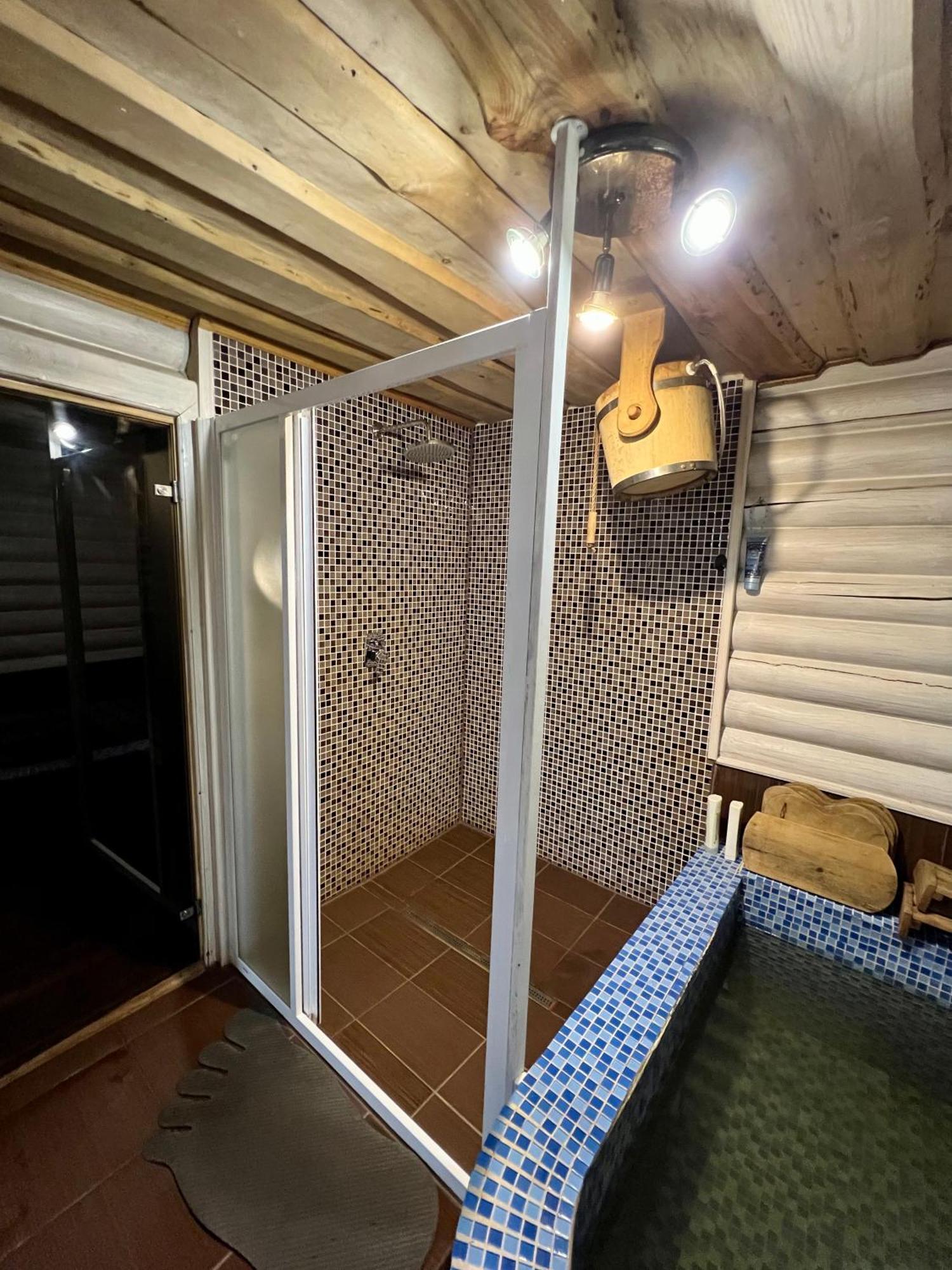 Arnica Hotel Yasinya Luaran gambar