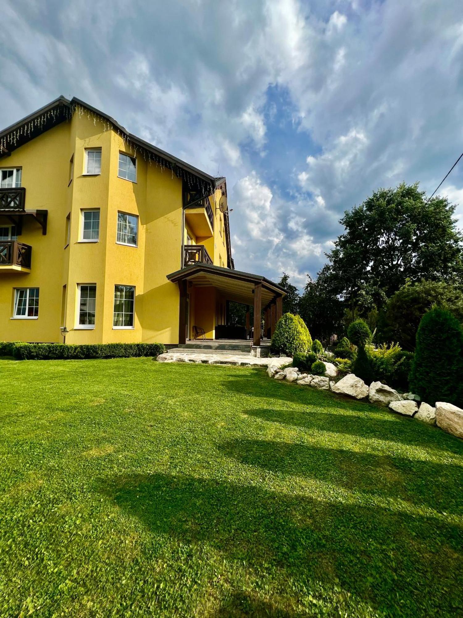 Arnica Hotel Yasinya Luaran gambar