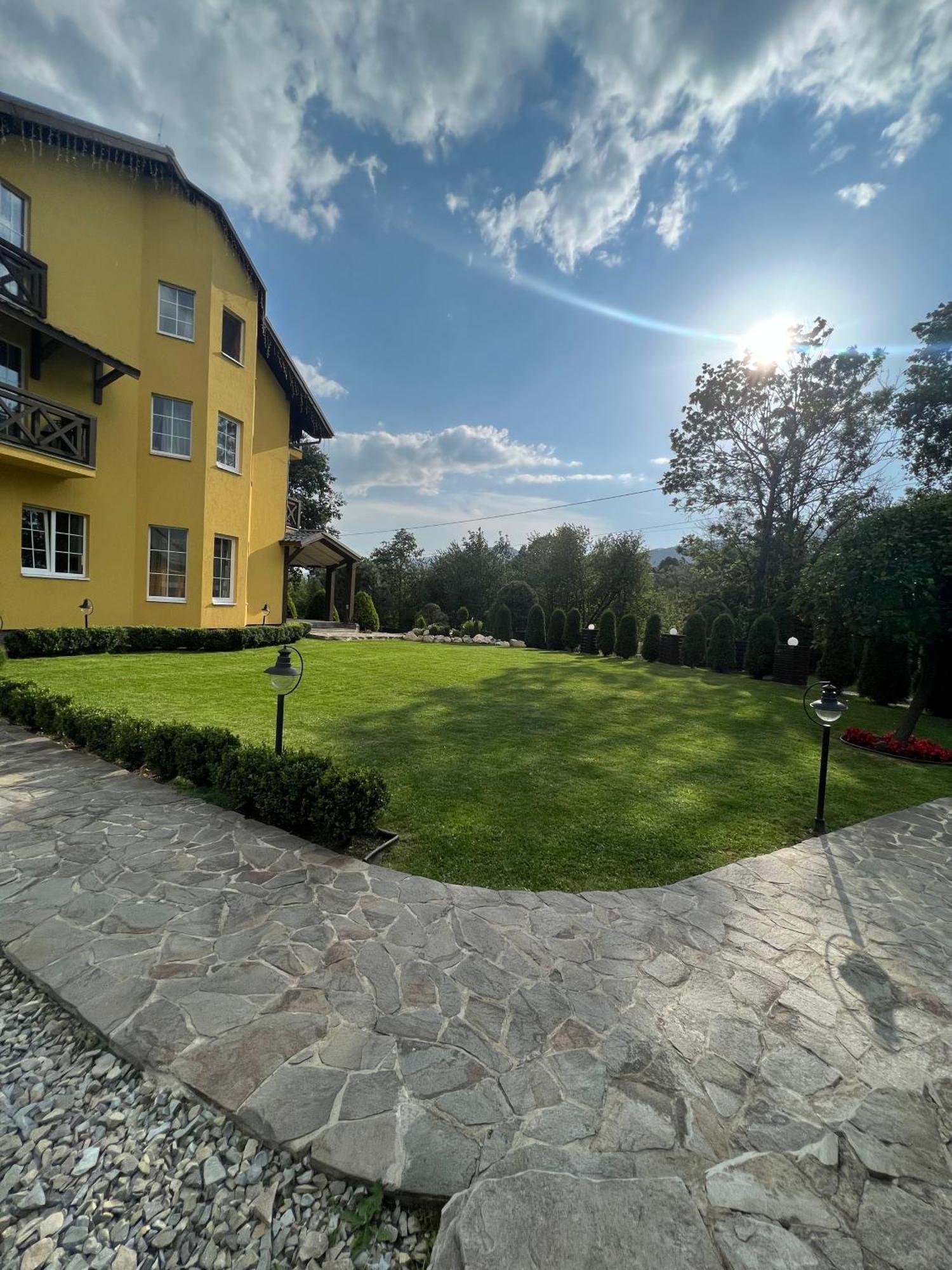 Arnica Hotel Yasinya Luaran gambar