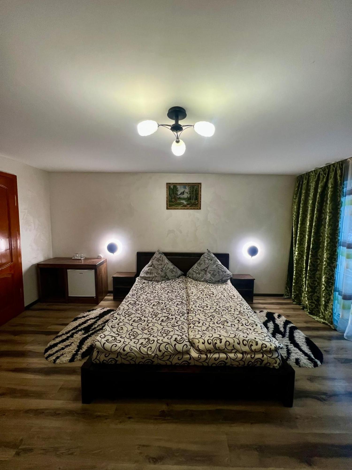 Arnica Hotel Yasinya Luaran gambar