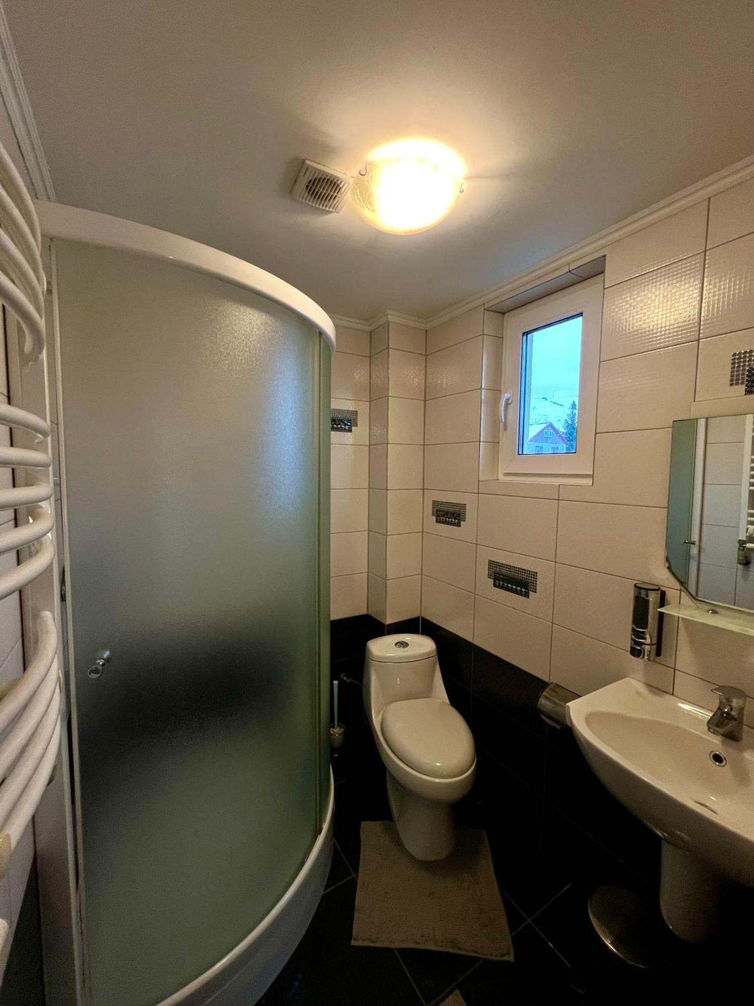 Arnica Hotel Yasinya Luaran gambar