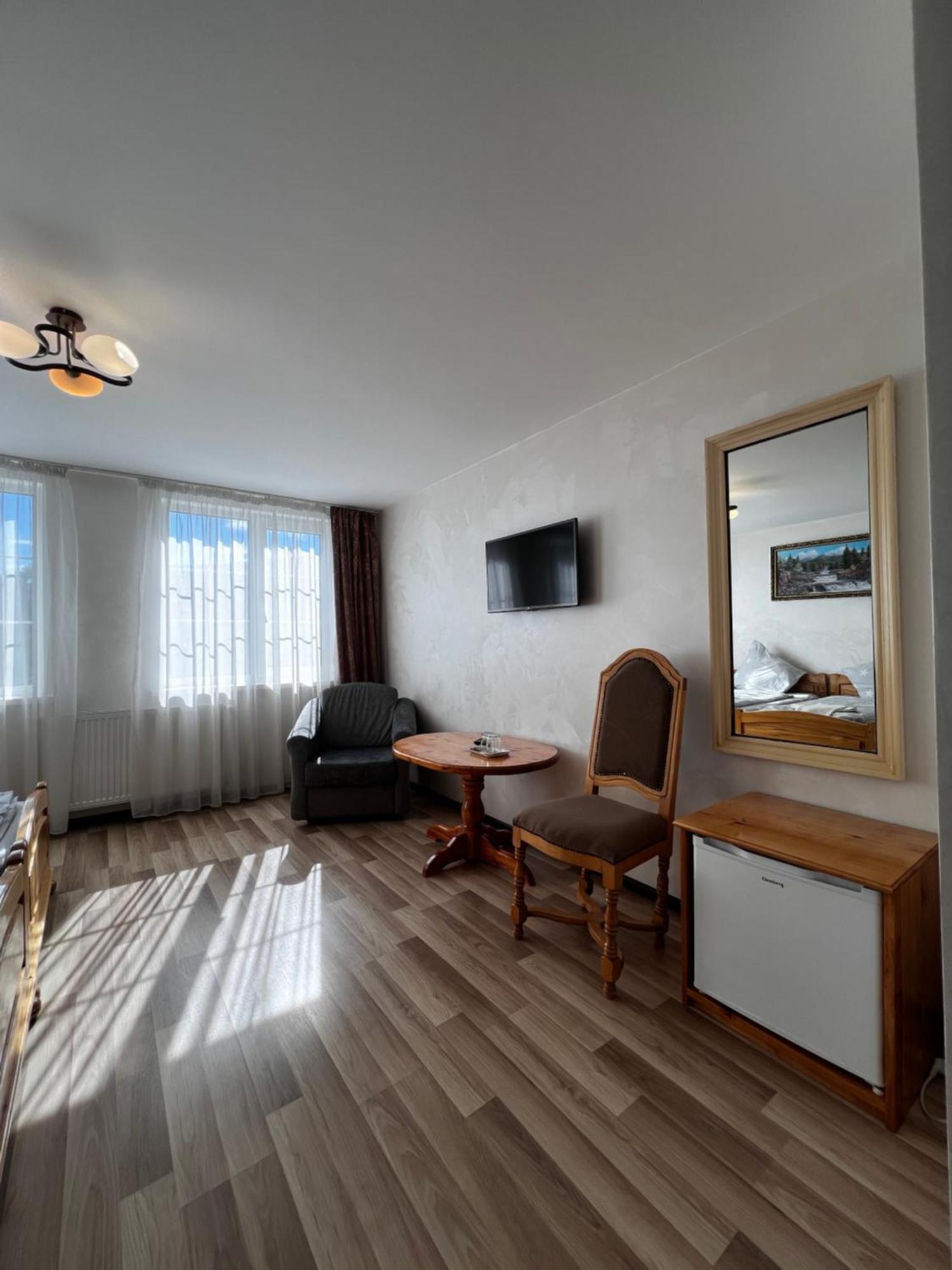 Arnica Hotel Yasinya Luaran gambar